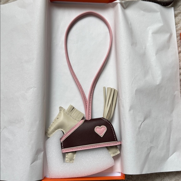 NEW IN BOX RARE Hermes Rodeo Robeo Coeur PM Charm - Picture 5 of 7